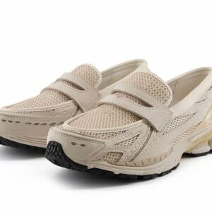 New Balance Women's Beige 1906L Loafers